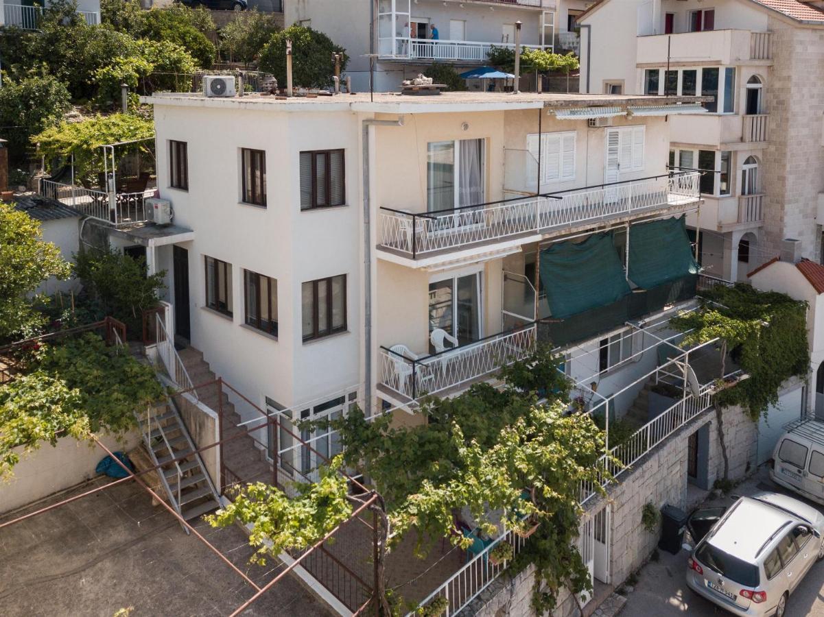 Apartments Antonija โอมิช ภายนอก รูปภาพ
