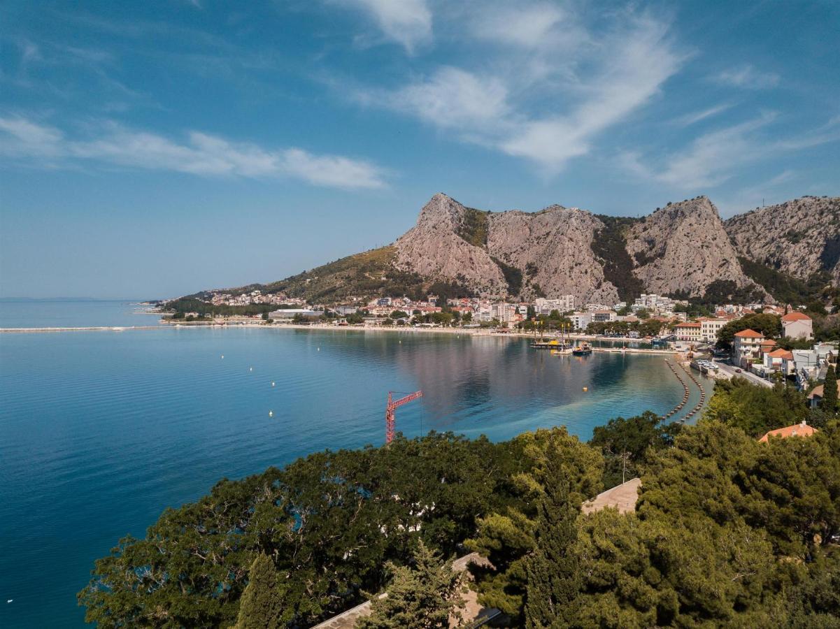 Apartments Antonija โอมิช ภายนอก รูปภาพ