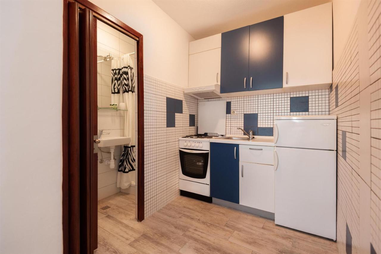 Apartments Antonija โอมิช ภายนอก รูปภาพ