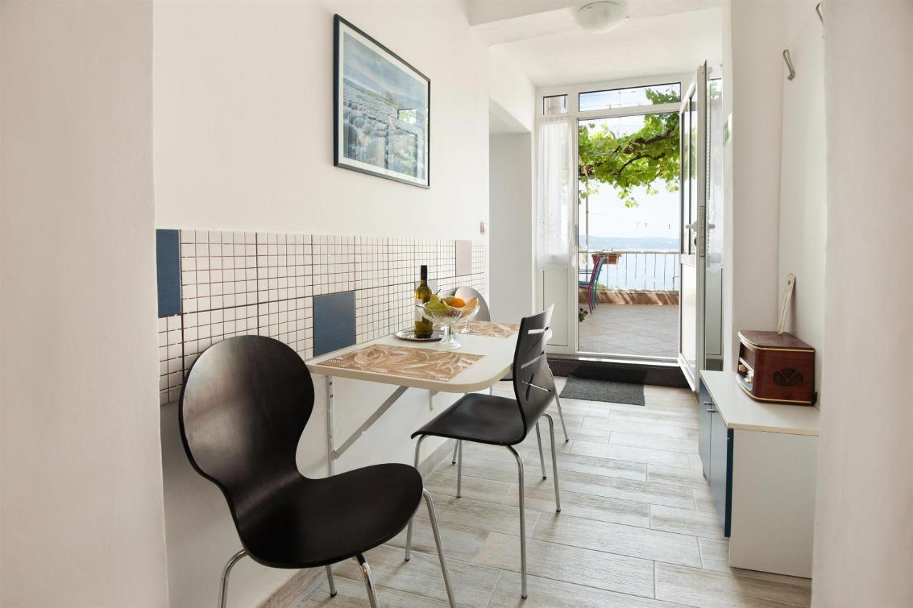 Apartments Antonija โอมิช ภายนอก รูปภาพ
