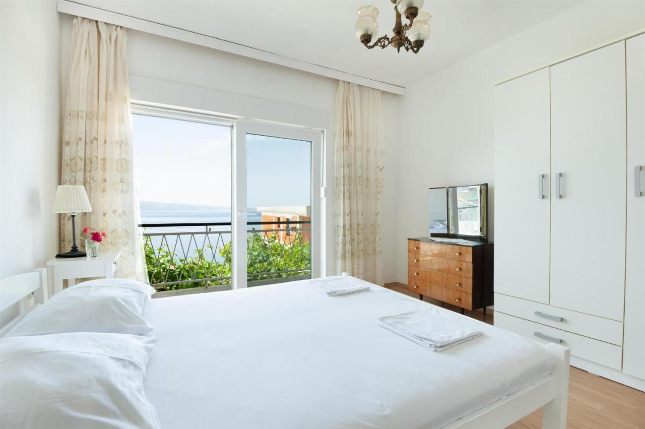 Apartments Antonija โอมิช ภายนอก รูปภาพ