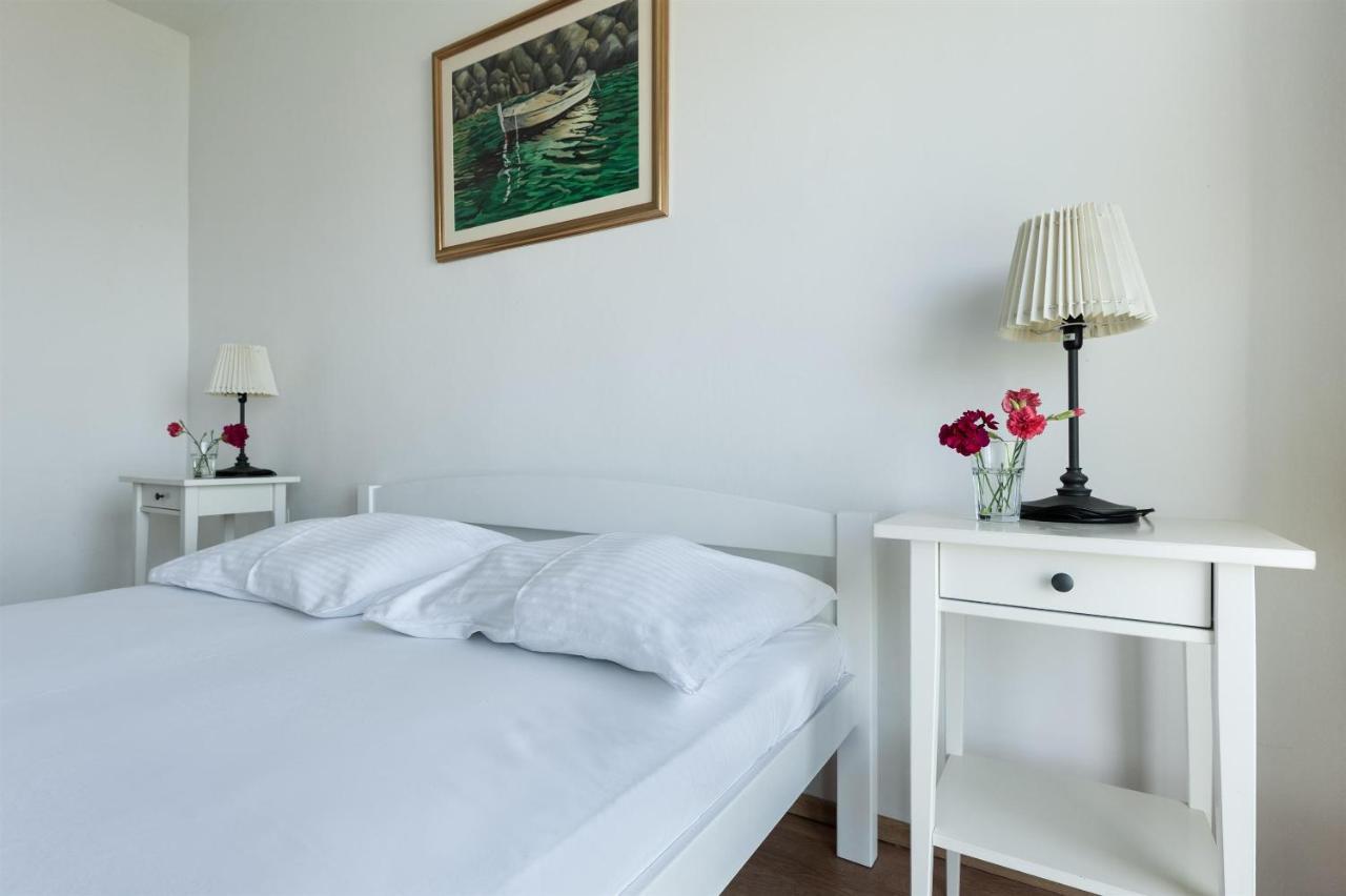 Apartments Antonija โอมิช ภายนอก รูปภาพ